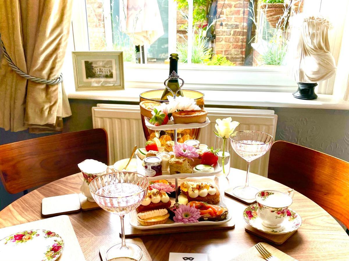 The Bishop And The Bison Bed & Breakfast York Exterior foto